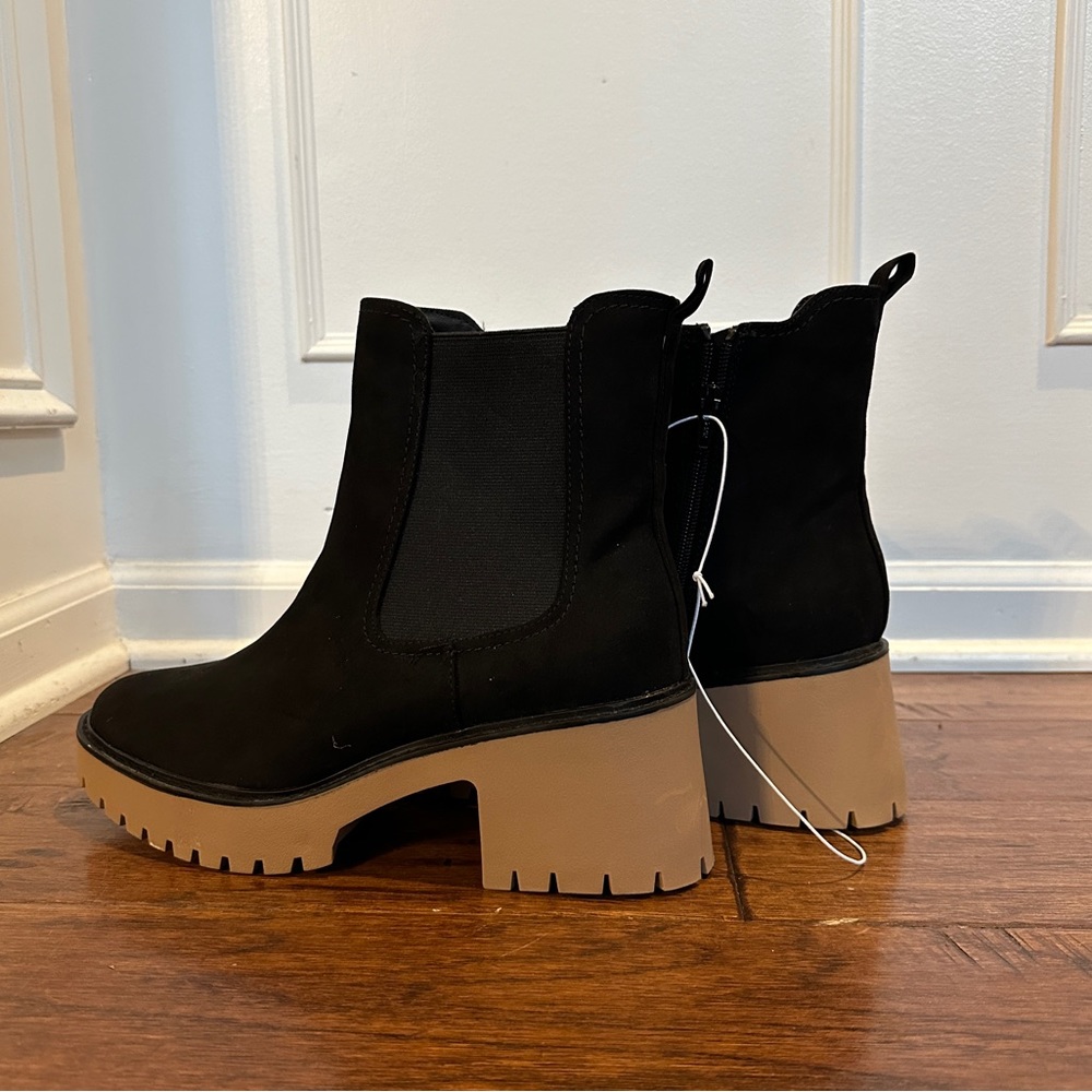 New universal thread boots